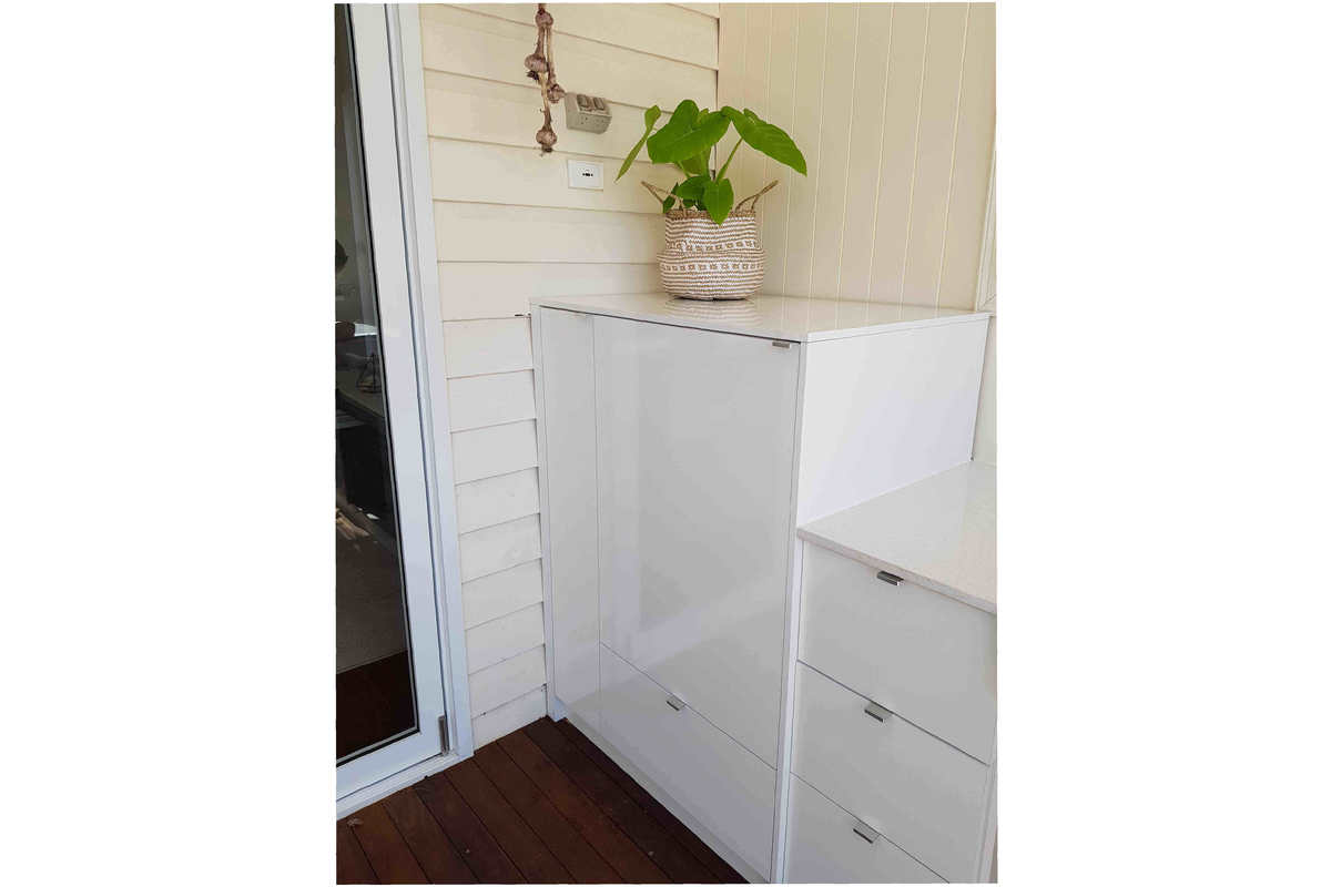 Plenty of deep drawers
