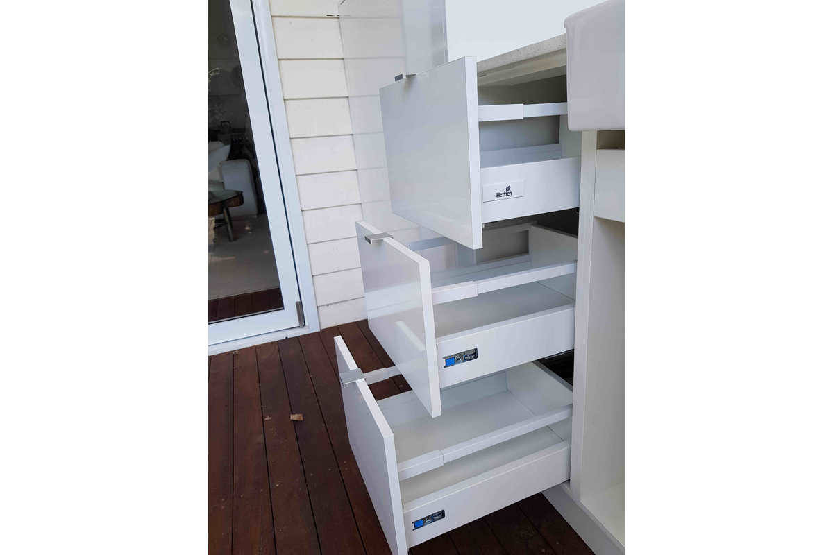 Soft closing Hettich drawers